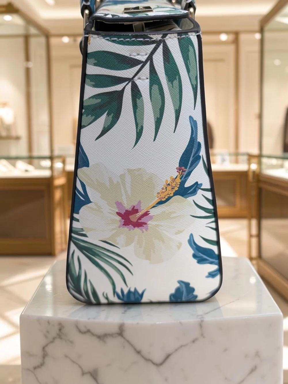 Henri Bendel West 57th Tropical Floral Turnlock Satchel (EUC)